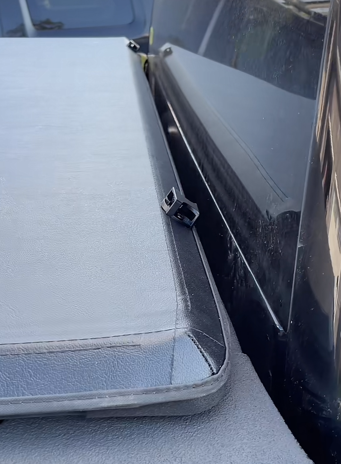 Cheetah Pro Soft Trifold Tonneau Cover ST Series fits Nissan Frontier 2022 - 2025 6FT